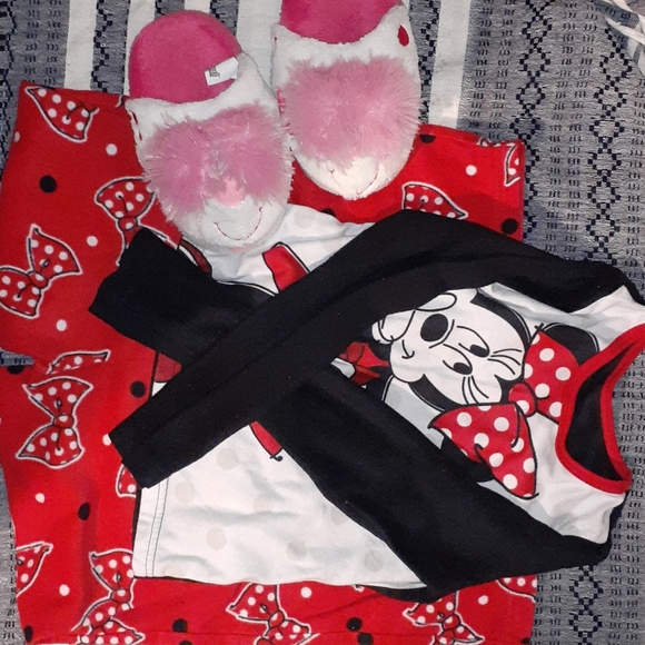 Disney Other - Minnie mouse fleece pajamas & Stompees slippers